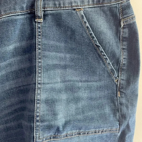 Lane Bryant  Girlfriend Mid‎ Rise Jean Shorts  Women's Plus Size 28 GUC! 0105 - Picture 4 of 9